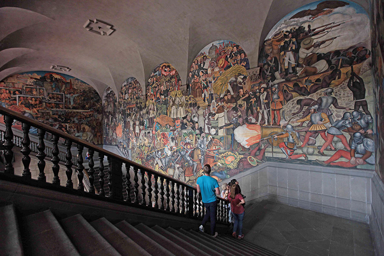 “Epopeya del pueblo mexicano”: narrativa visual por Diego Rivera