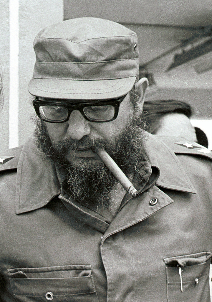 Castro (8): (11/04/78).El presidente cubano Fidel Castro realiza un recorrido por zonas industriales de las provincias de Cienfuegos y Villa Clara, en el centro de Cuba. (foto: Rogelio Moré/AIN)
