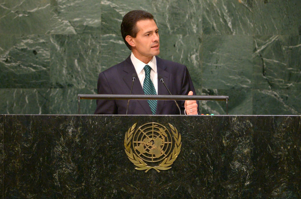 Peña Nieto afronta su cuarto informe inmerso en crisis de popularidad