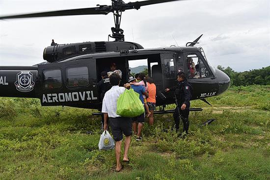 Trasladan a 200 personas a albergue en Acapulco por las inundaciones