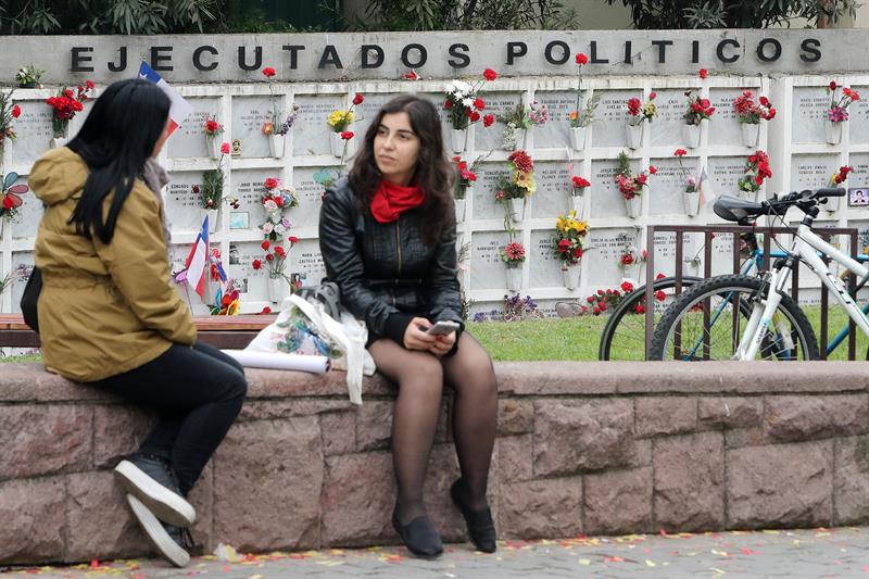 Renuncia investigador cuestionado por padres de 43 mexicanos desaparecidos