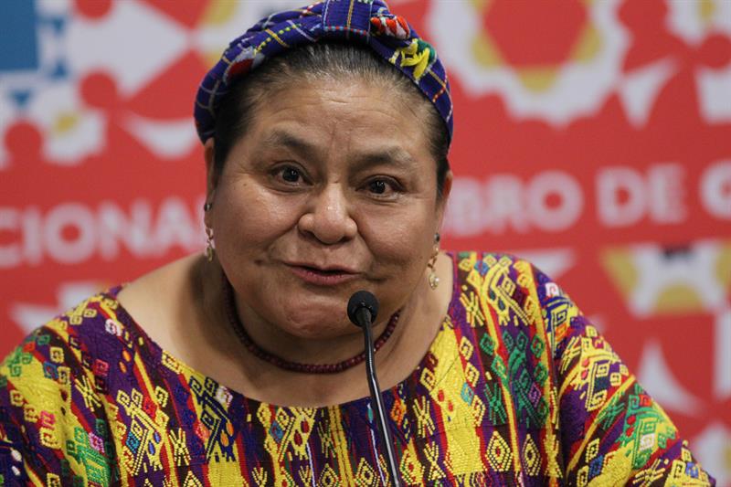 Rigoberta Menchú da un mensaje de optimismo ante la situación política de LATAM en la FIL
