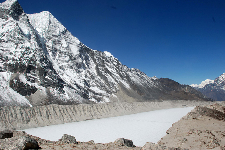 Alto crecimiento del Imja Tal lago glaciar cercano al Everest pone en riesgo a Nepal