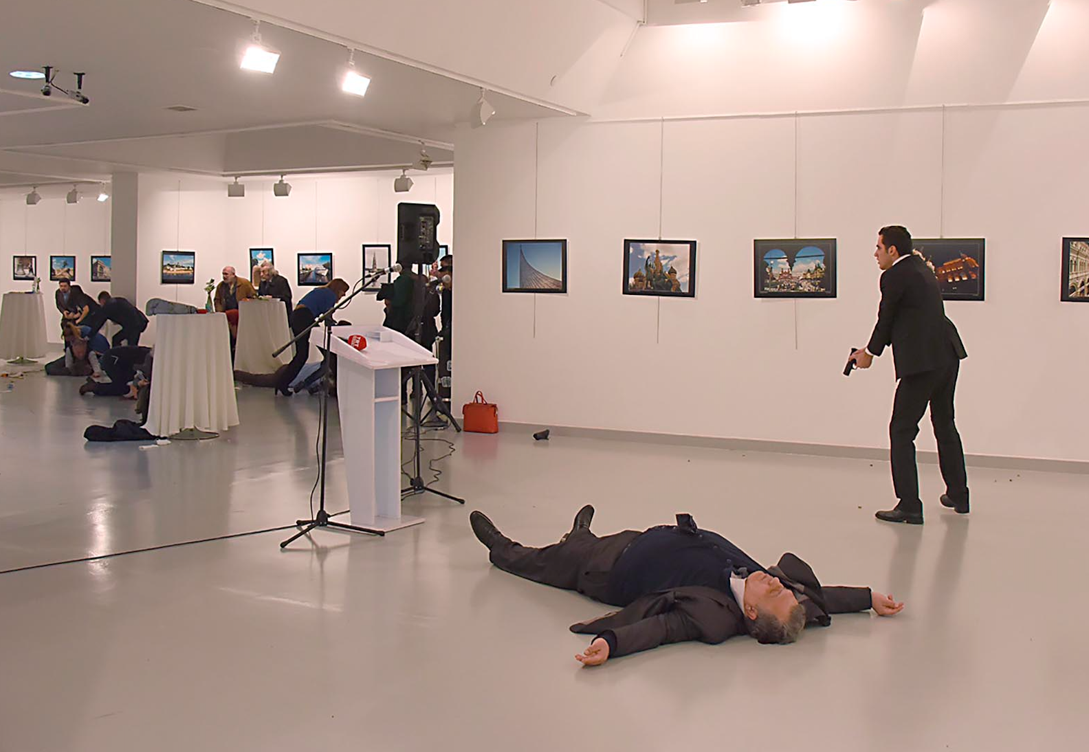 Asesinan al embajador de Rusia en Turquía