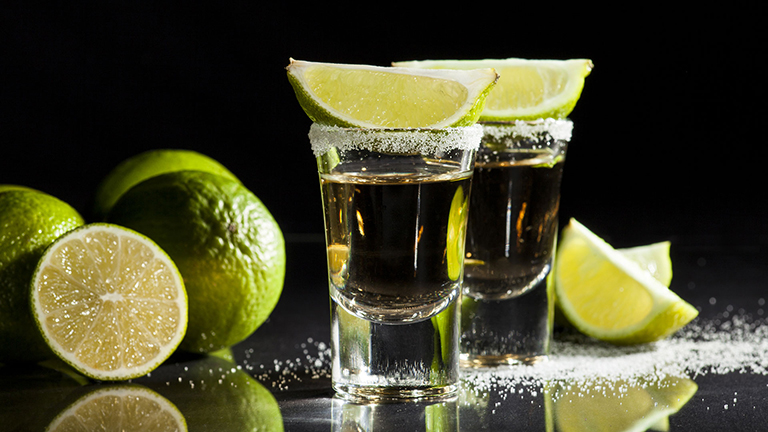 Todos los alcoholes mexicanos que deberías estar bebiendo