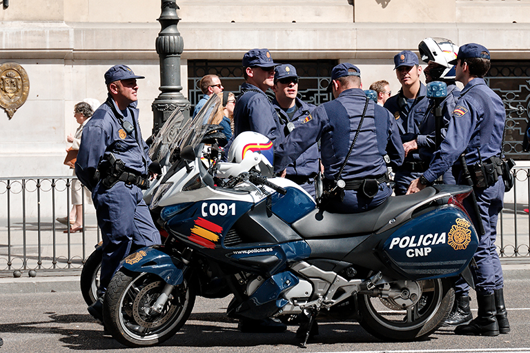 10 sinónimos de POLICÍA utilizados en América Latina y España